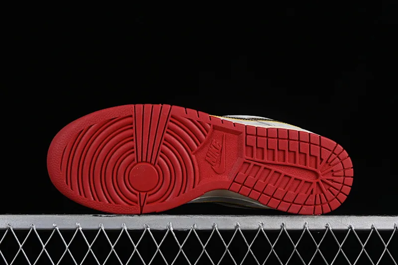 All Categories Nk SB Dunk Series Nk SB Dunk Low Low-top sneakers Foreign trade version Nk Dunk Low Rro "Old Spice" White, blue and gold SB low-top sports and leisure sneakers 304292-272